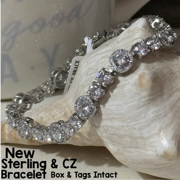 Diamon Art Jewelry - New With Tags/Box CZ Bracelet-7.25 in-Sterling Silver-15.31 Carat Equivalent-